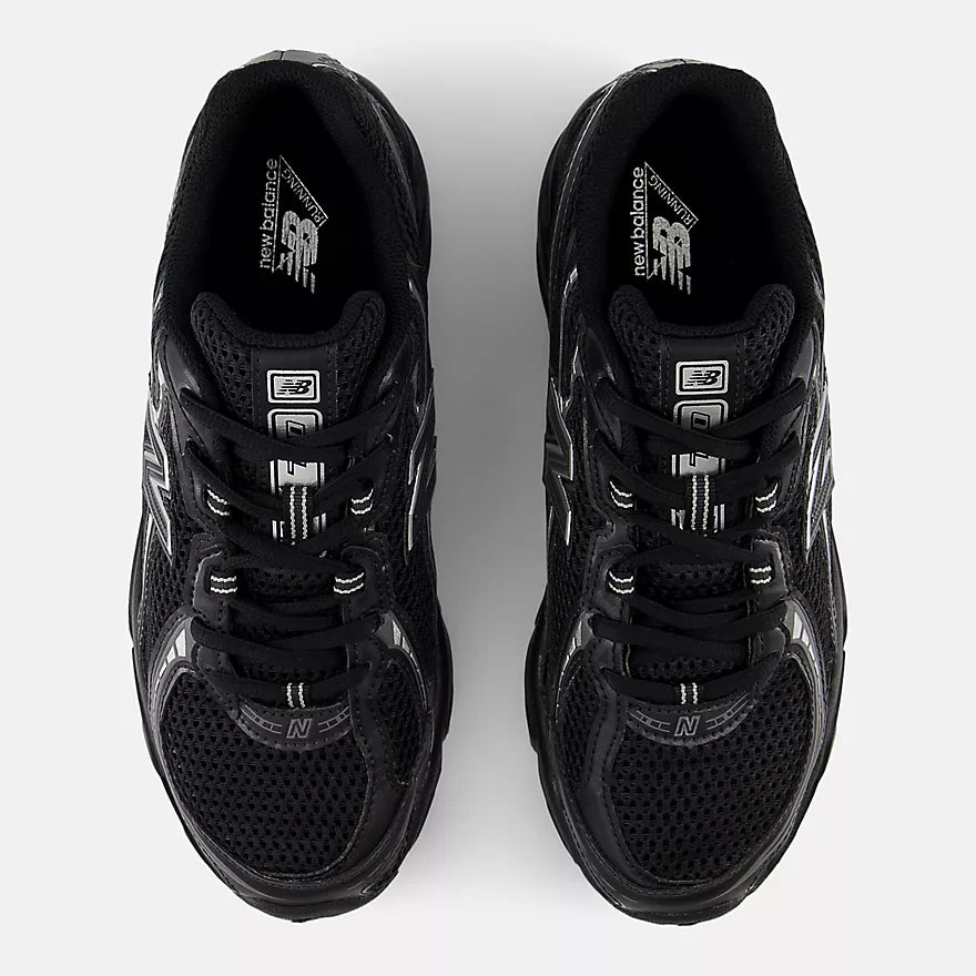 New Balance 740 Black