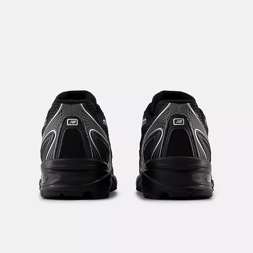 New Balance 740 Black